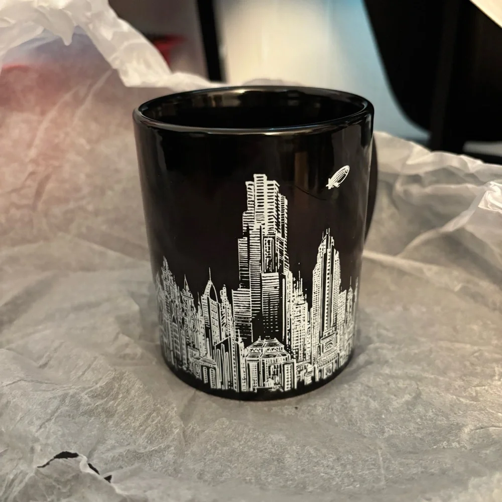 Color Changing Batman and Joker DC Black and White Gotham Skyline Ceramic Mug - Picture 5 of 6